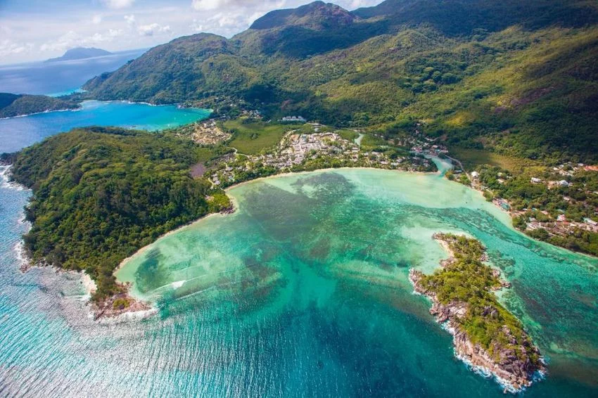 Which is better Maldives or Mauritius?