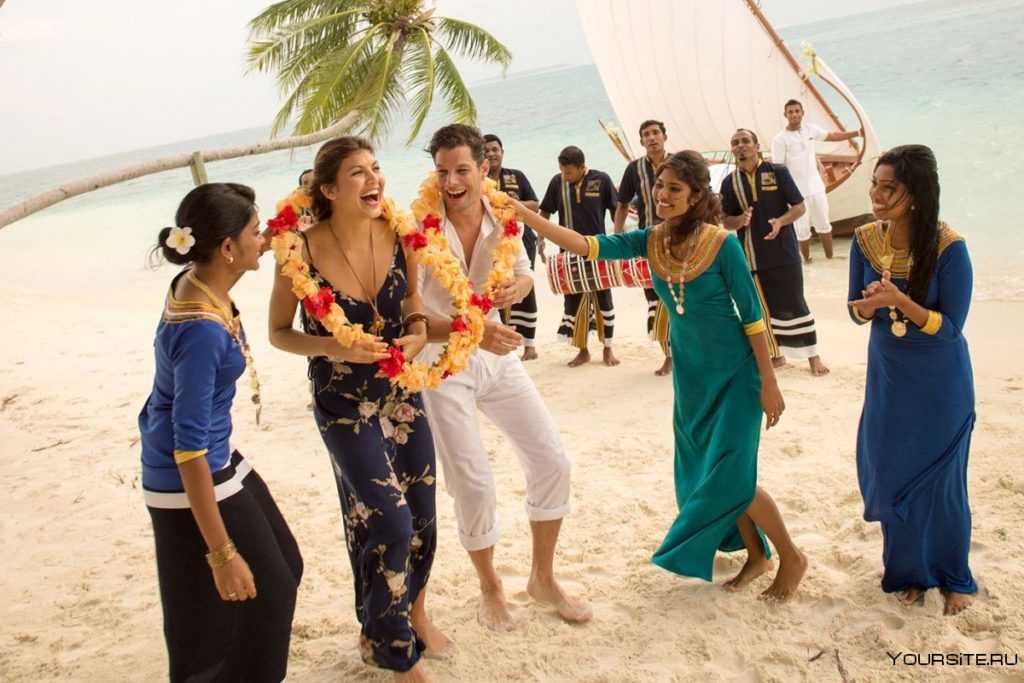 Fiesta en las Maldivas, donde los maldivos se mezclan con los turistas.