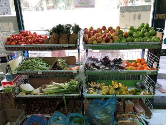 Fresh fruit and vegetable stand on Thoddoo